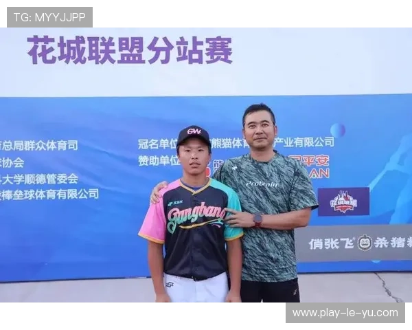 慢投垒球联赛决赛,中外野手张利鑫获金手套奖 慢投垒球联赛决赛,中外野手张利鑫获金手套奖