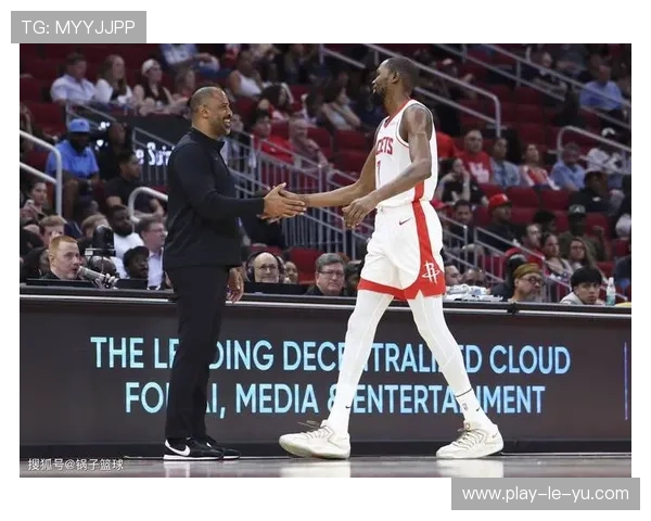 火箭教练乌度卡用人争议，关键时刻换下谢泼德